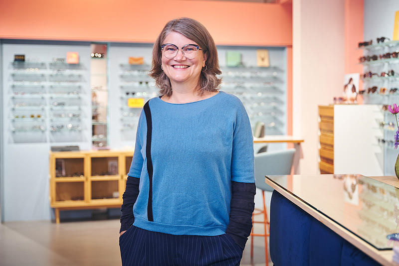 Augenoptikerin Bettina Grote